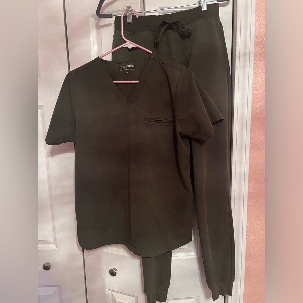Mandala  women’s scrubs. Olive green. Medium top. Small tall high waisted jogger